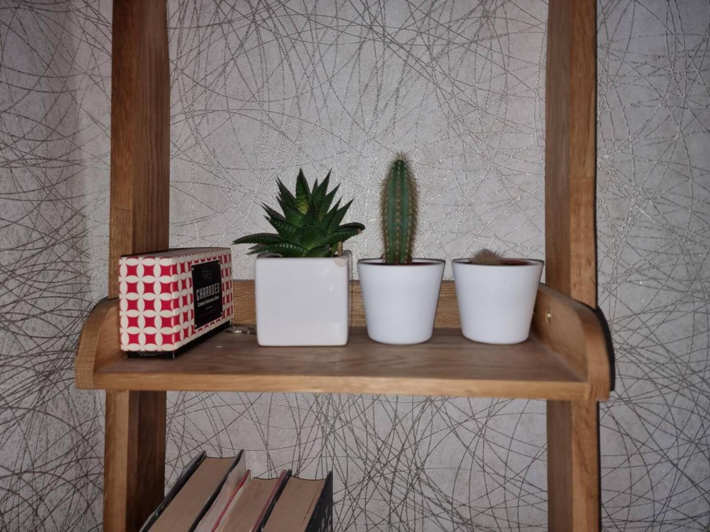 Pass The Keys - Beautiful Flat With Balcony In Swiss Cottage, Apartamento