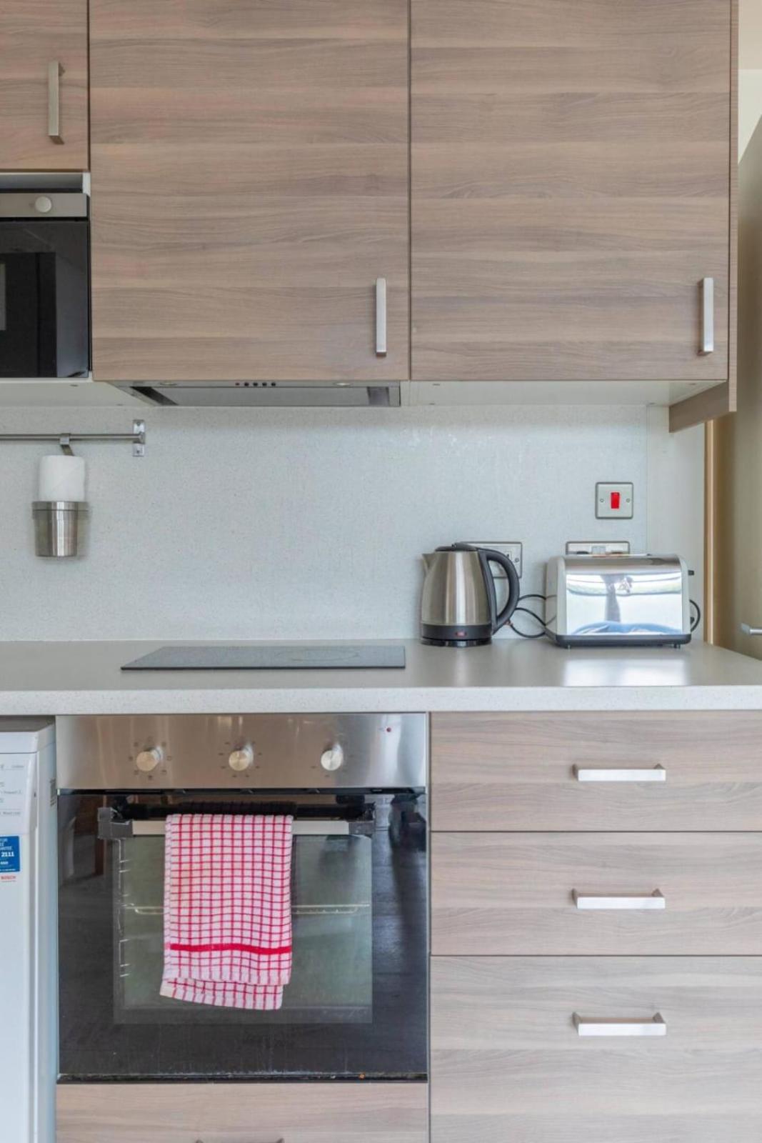 Spacious Studio In Kennington Apartment *