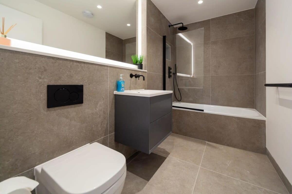 Modern 2 Bedroom In Wimbledon