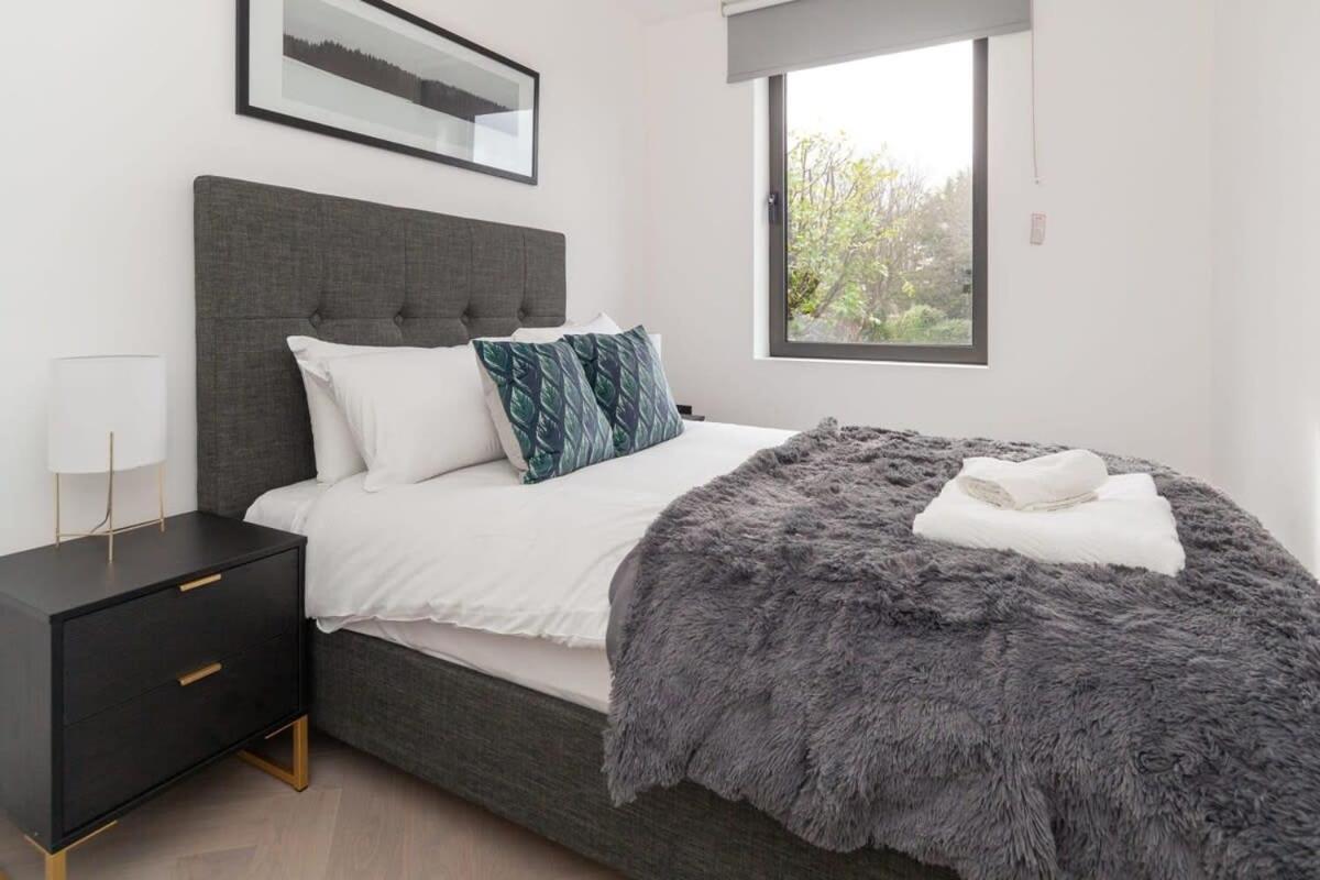 Modern 2 Bedroom In Wimbledon Apartment