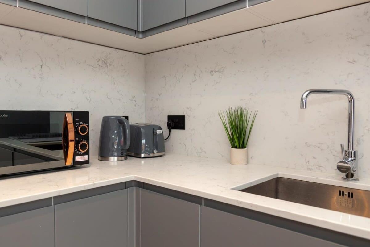 Modern 2 Bedroom In Wimbledon Apartment London