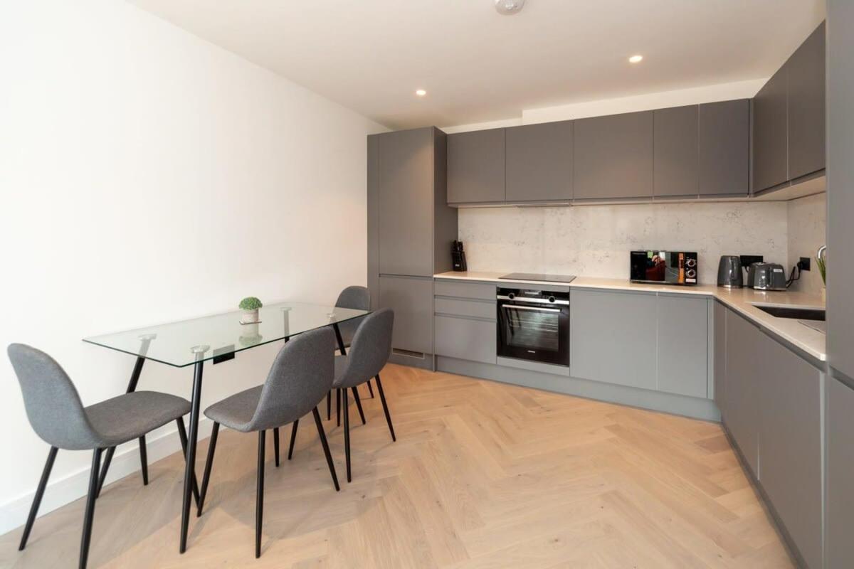 Modern 2 Bedroom In Wimbledon