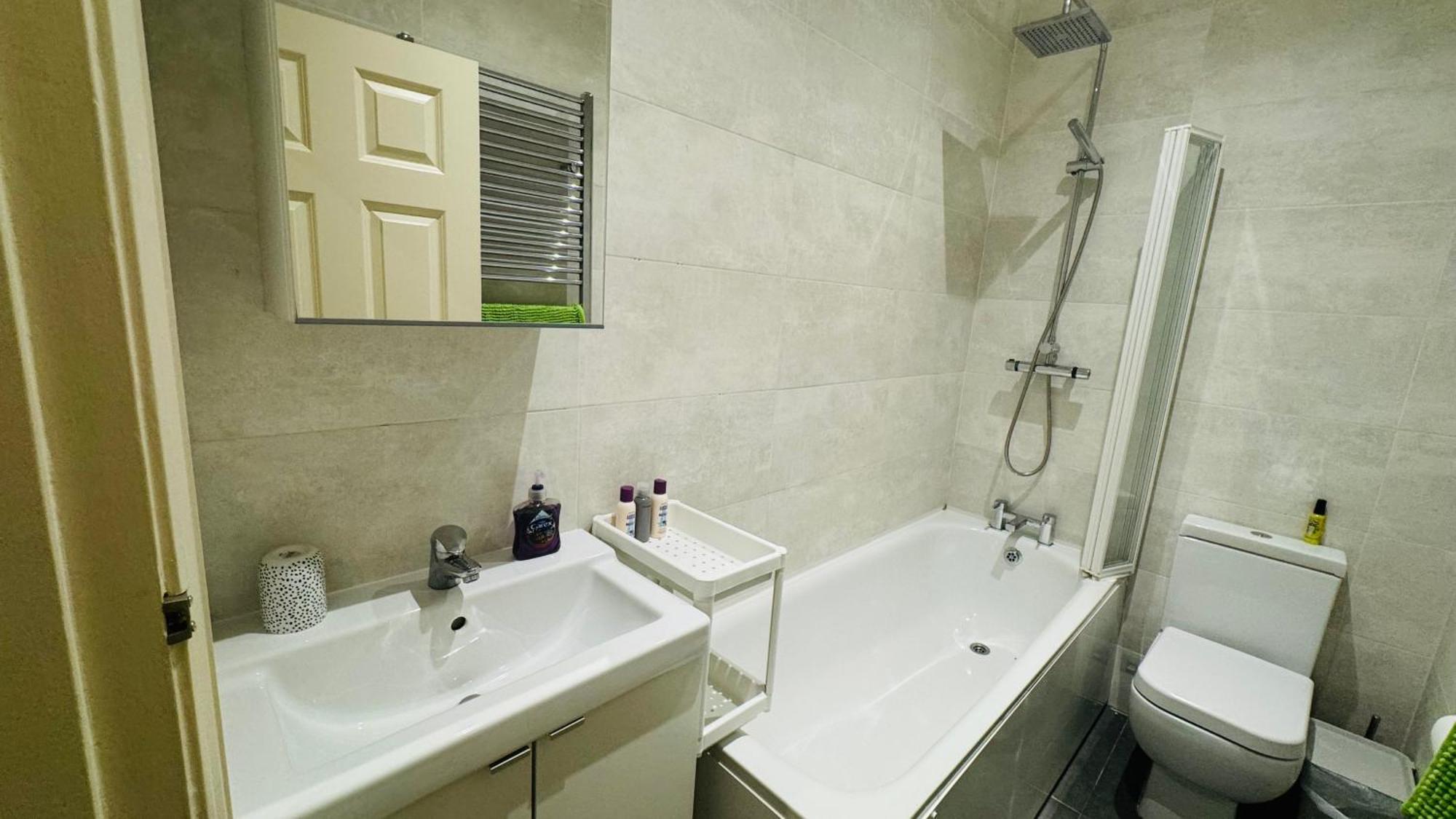 Sunny Apartment London