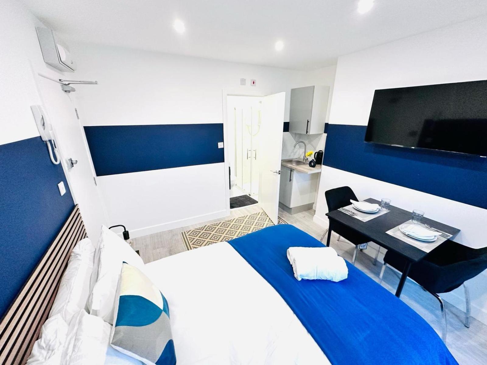 58 Blue House Center Studio, Spot Gasthuis Londen