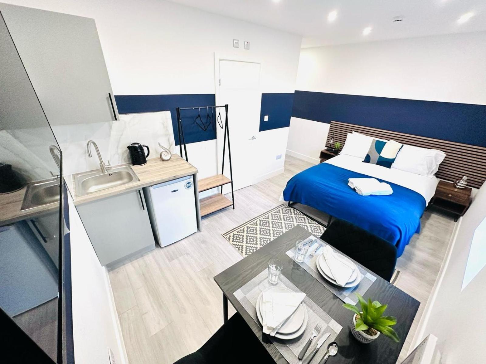 Gasthuis 58 Blue House Center Studio, Spot Londen