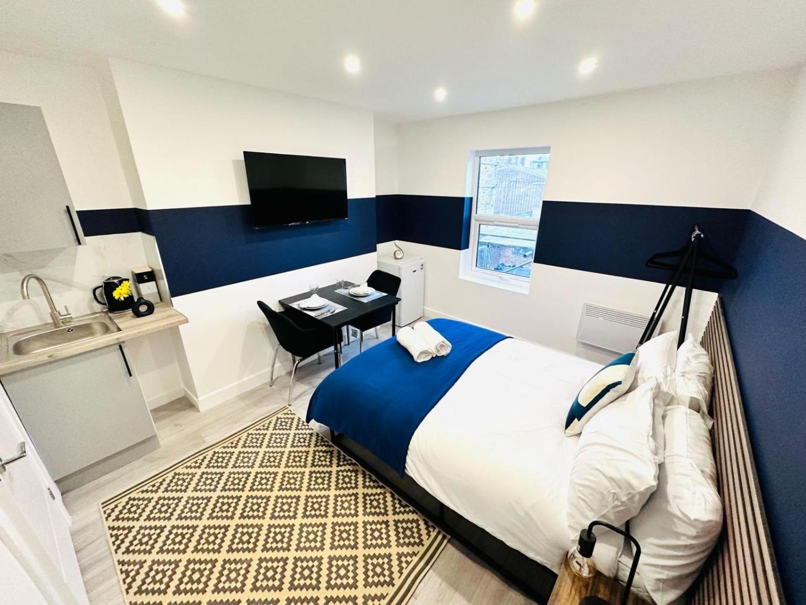 58 Blue House Center Studio, Spot Gasthuis Londen