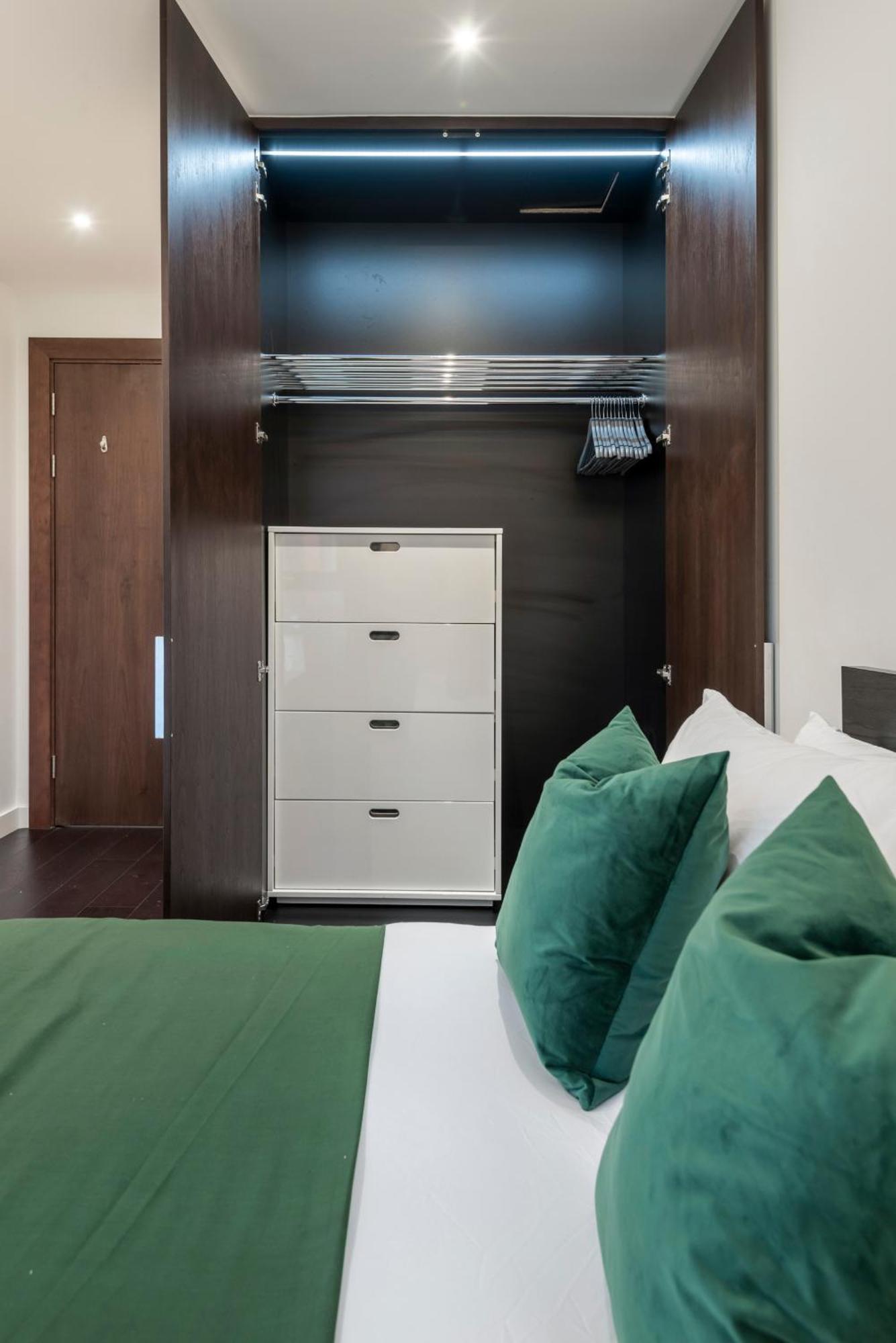 The Embassy Two Bedrooms Devereux Residences * Londen