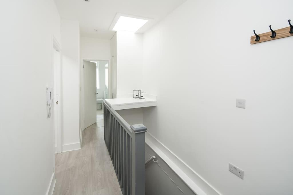 1 Bedroom Flat In Barons Court Appartement Londres