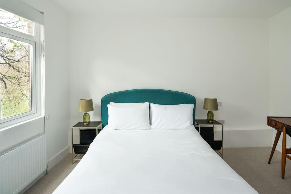 1 Bedroom Flat In Barons Court Appartement Londres
