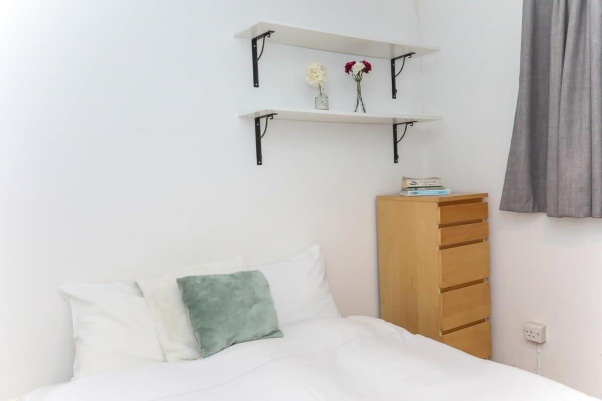 2 Bedroom In Waterloo Central Apartment