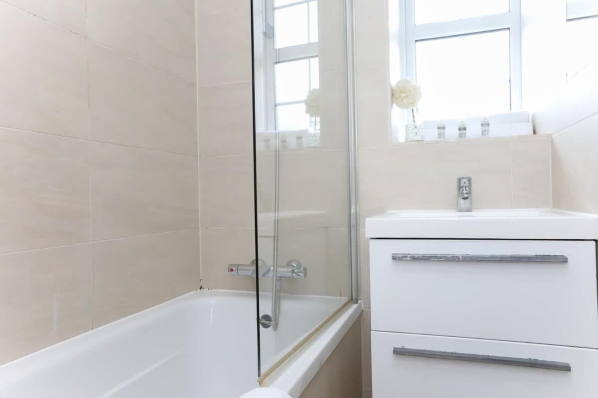 Apartment 2 Bedroom In Waterloo Central