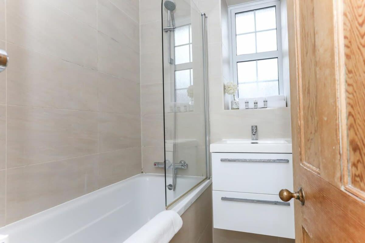 2 Bedroom In Waterloo Central *