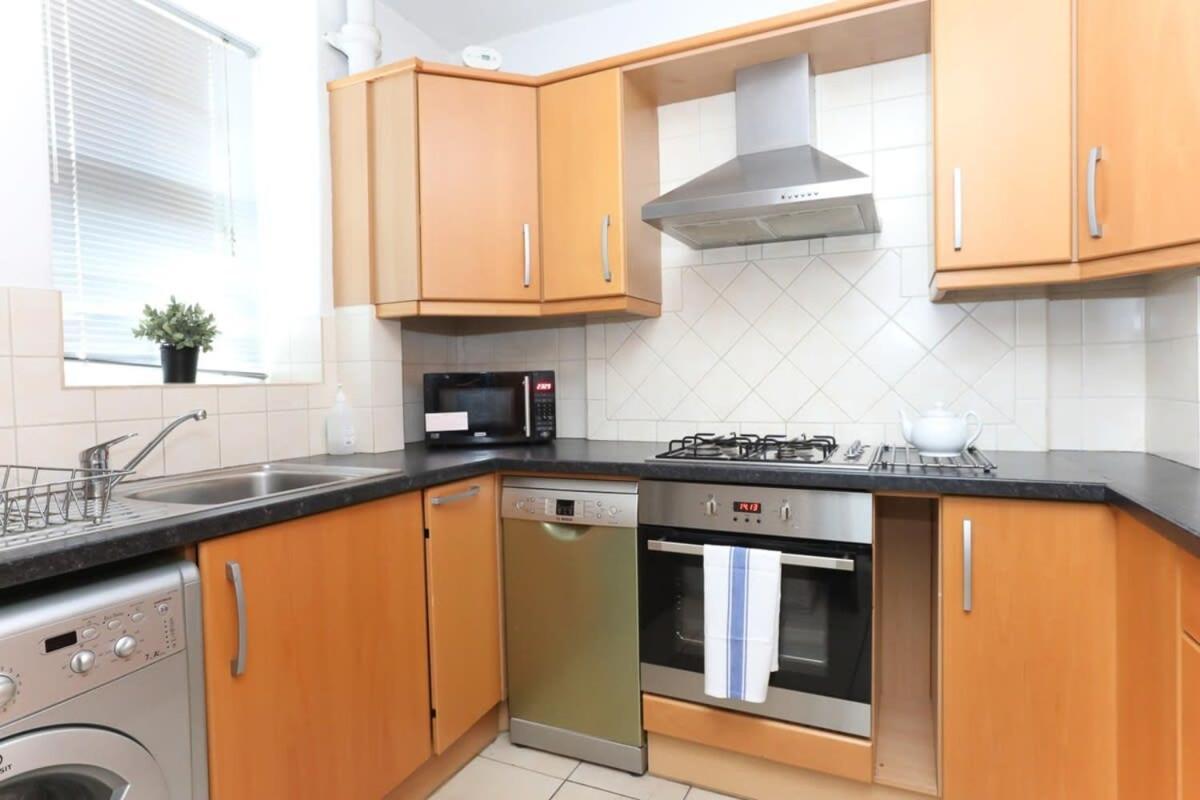 2 Bedroom In Waterloo Central Apartment *