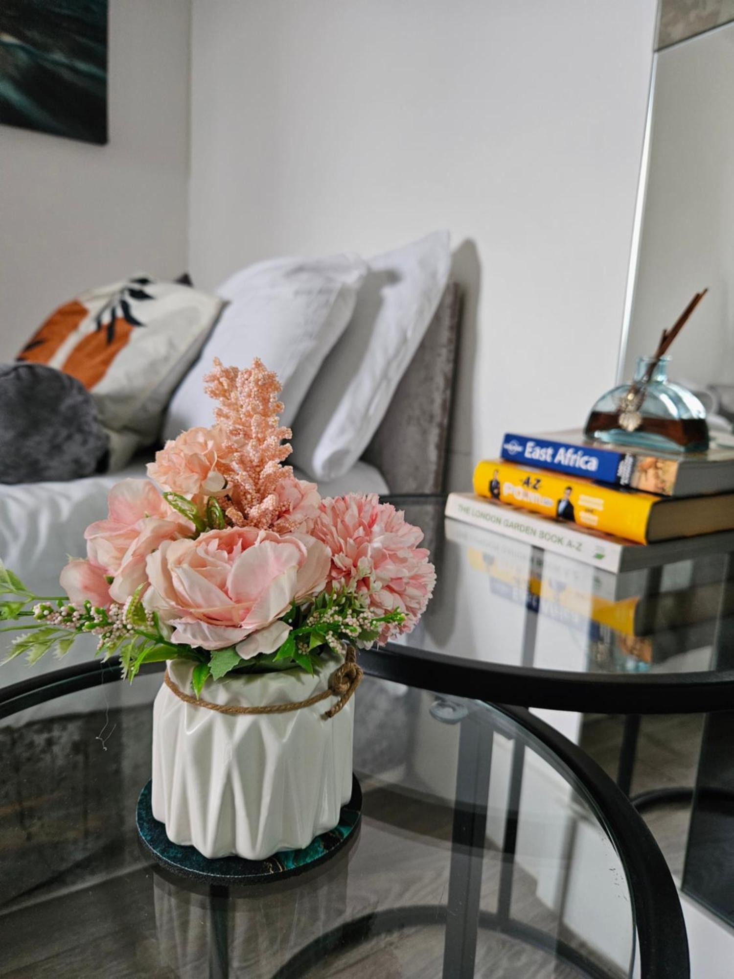 Stylish Near Kensal *