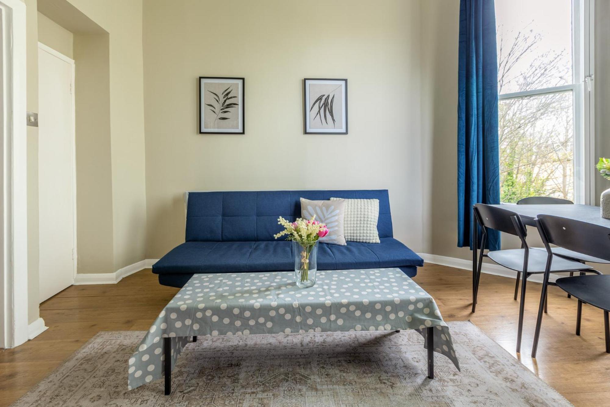 Bright & Stylish 1br, 5min Kensington Olympia Tube London