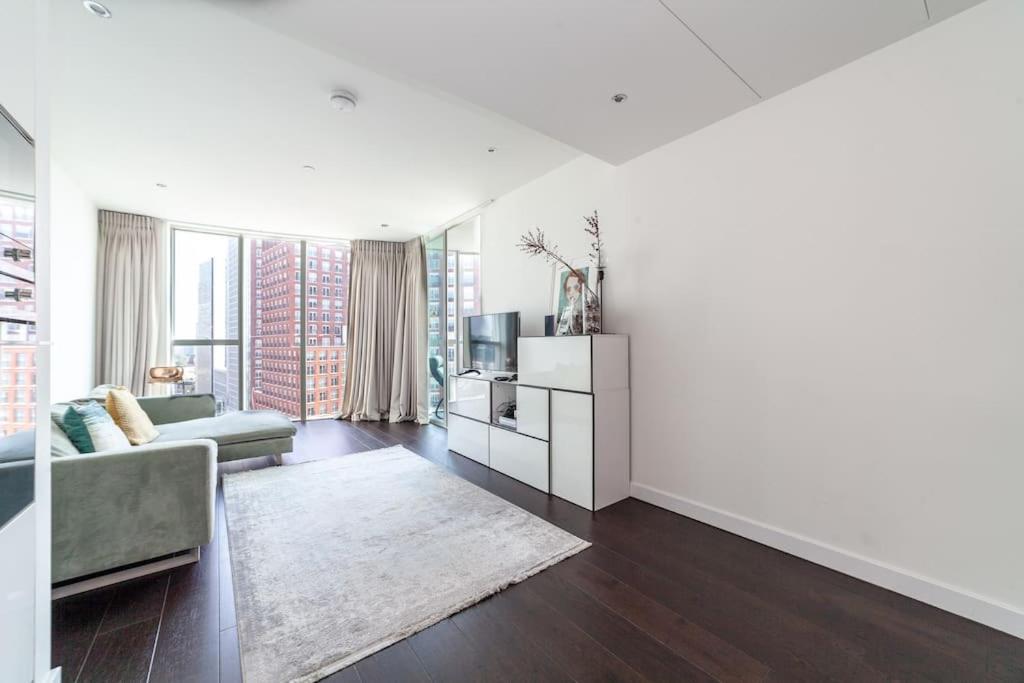 Full Of Light & Spacious 2br Residence, 9 Elms Apartamento *