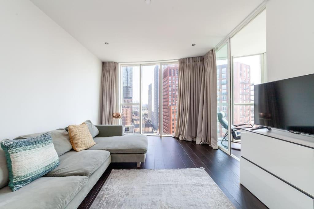 Full Of Light & Spacious 2br Residence, 9 Elms Apartamento