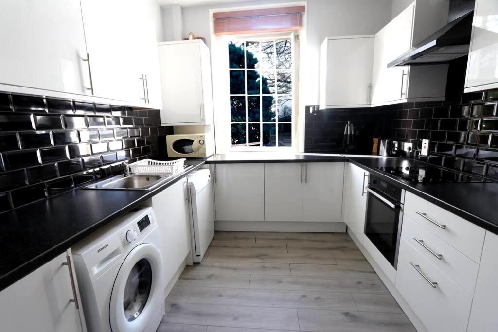 3 Bedroom Prime Angel Location Appartement