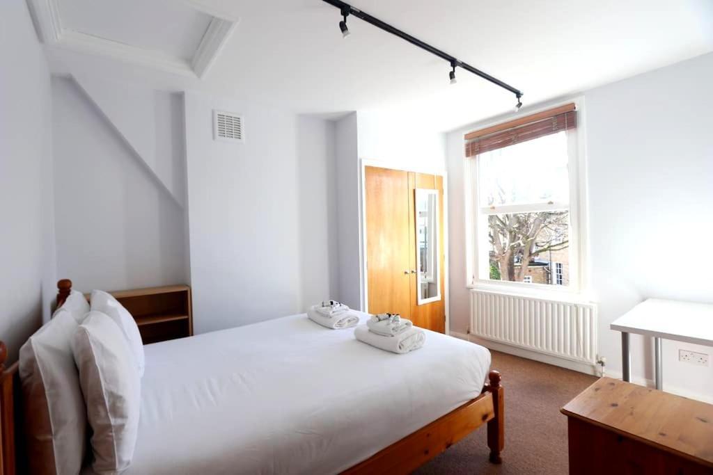3 Bedroom Prime Angel Location * Londres
