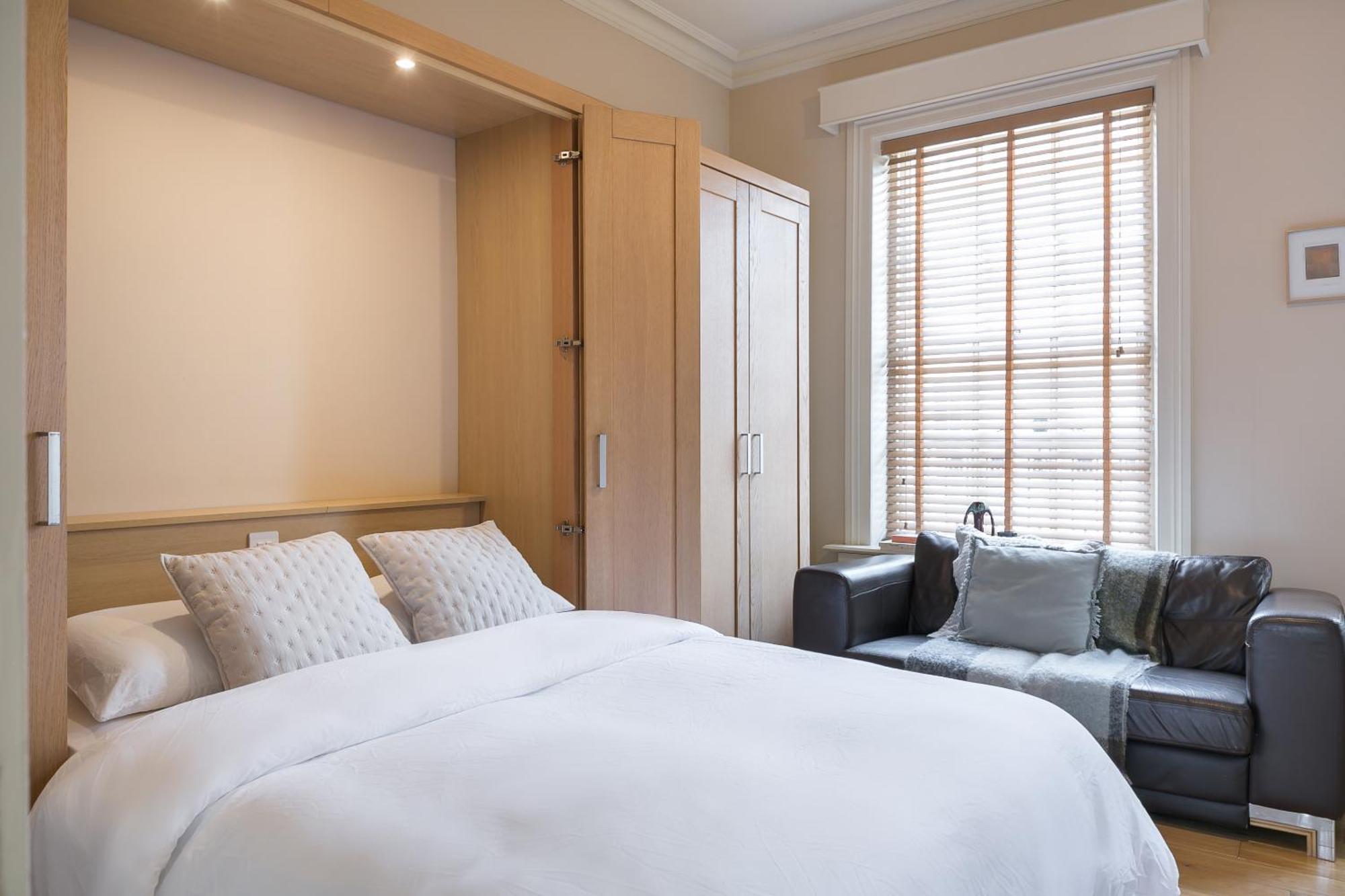 Small Sun Lit Studio Minutes From Kings Cross Station *