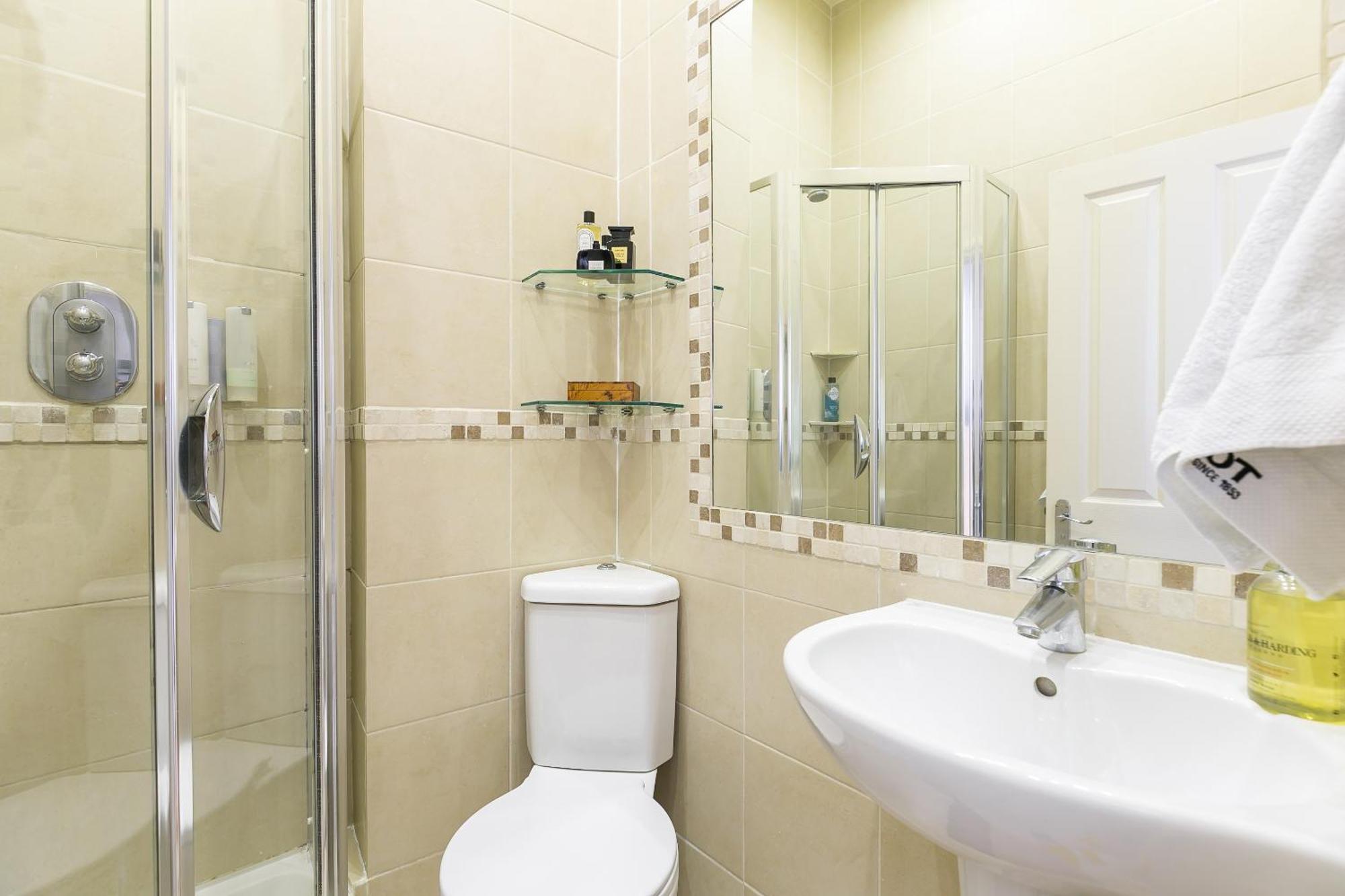 Small Sun Lit Studio Minutes From Kings Cross Station * Londres