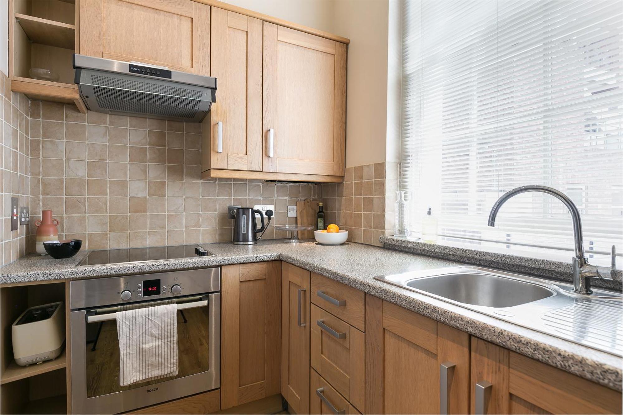 Small Sun Lit Studio Minutes From Kings Cross Station * Londres