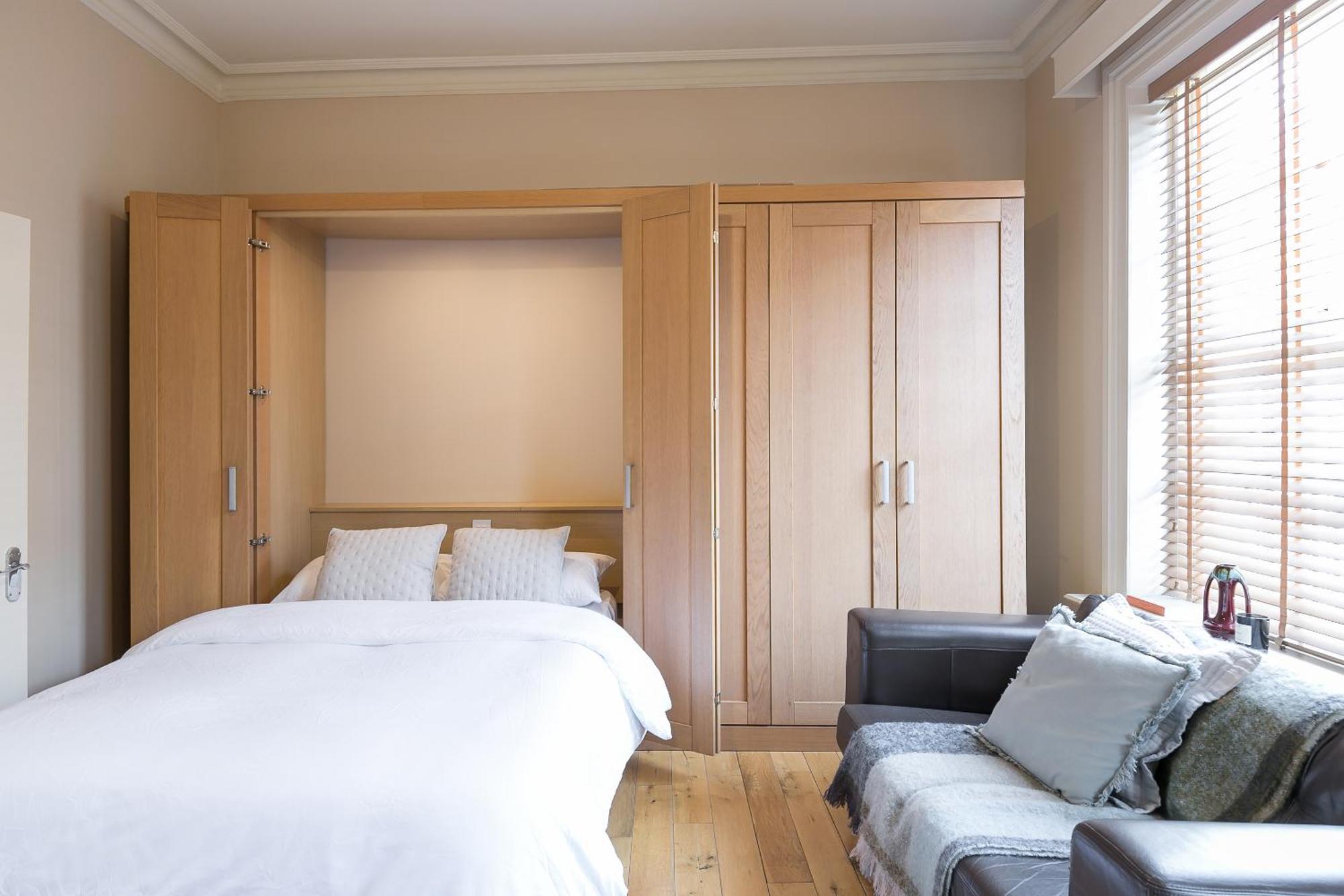 Small Sun Lit Studio Minutes From Kings Cross Station *
