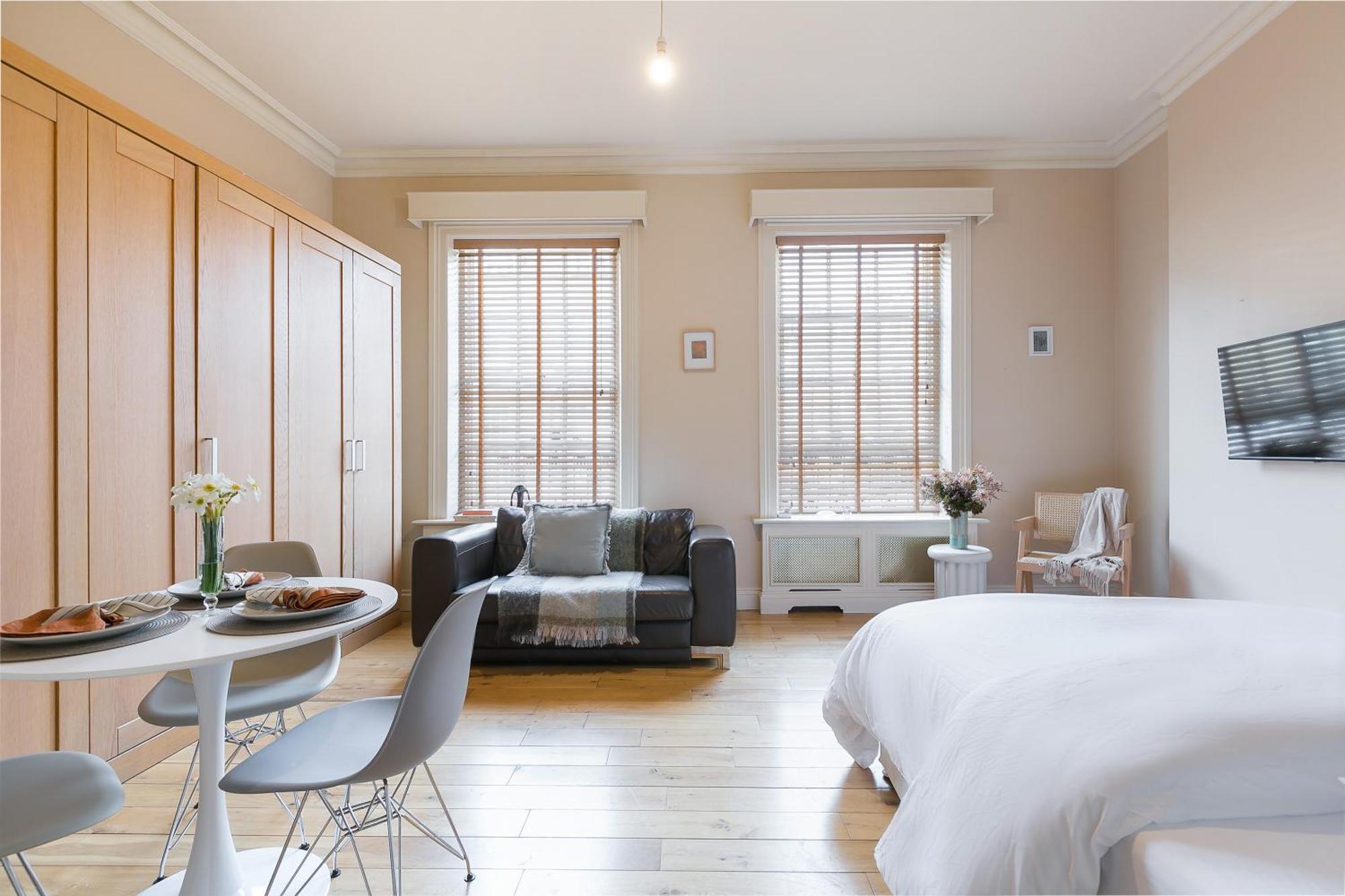 Small Sun Lit Studio Minutes From Kings Cross Station Londres