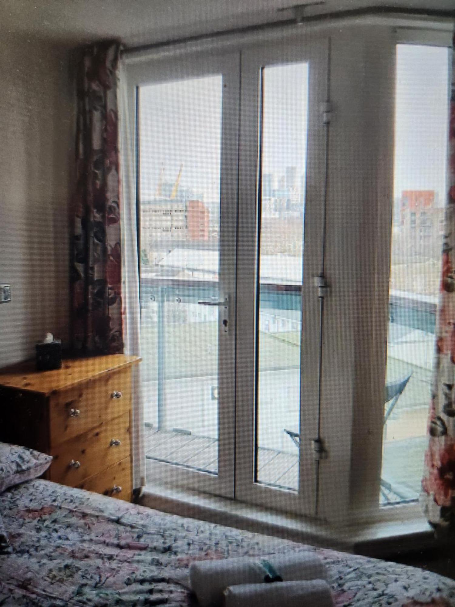 Luxurious Flat Overlooking Canay Wharf