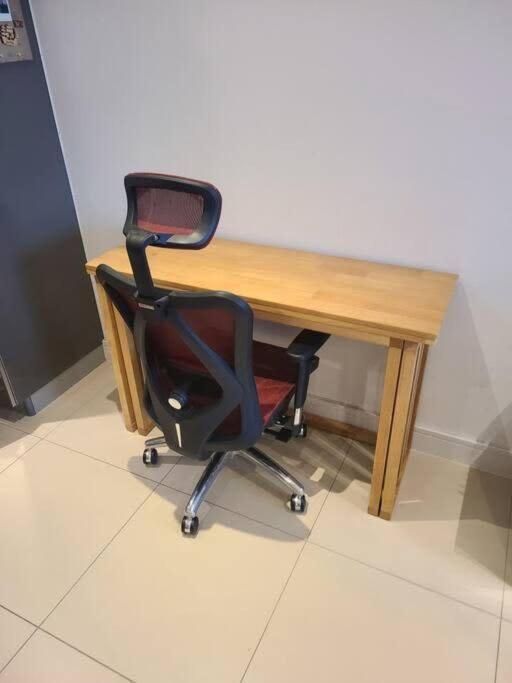 1 Bedroom Penthouse Flat In East Apartamento Londres