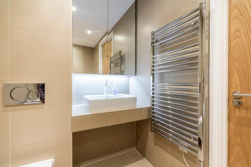 1 Bedroom Penthouse Flat In East Apartamento