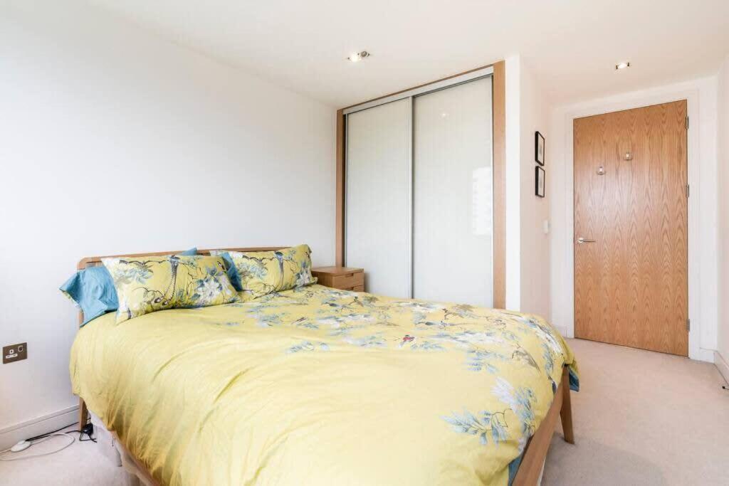 1 Bedroom Penthouse Flat In East Apartamento *