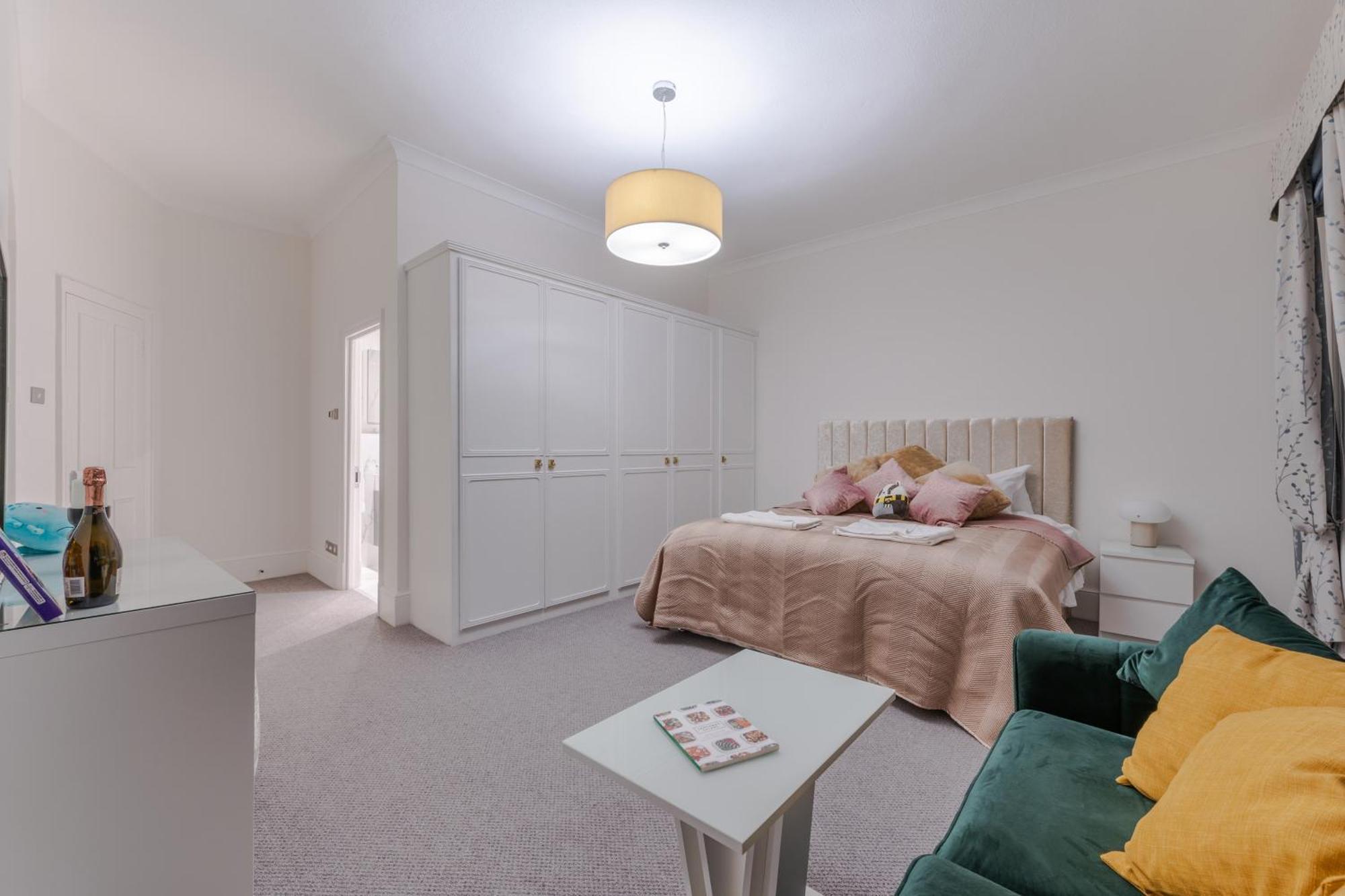 Stylish Spacious Retreat Luxury 2 Bed Haven 2hs Londres
