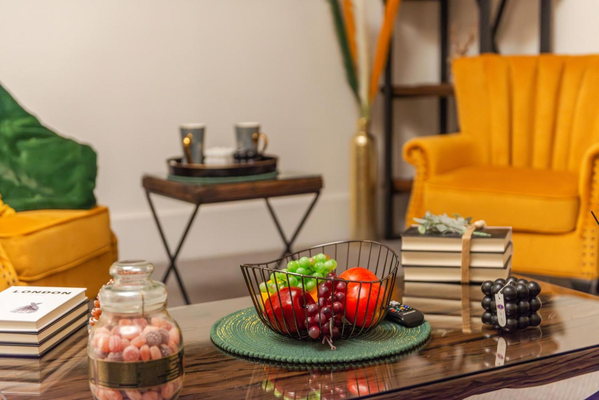 Stylish Spacious Retreat Luxury 2 Bed Haven 2hs *
