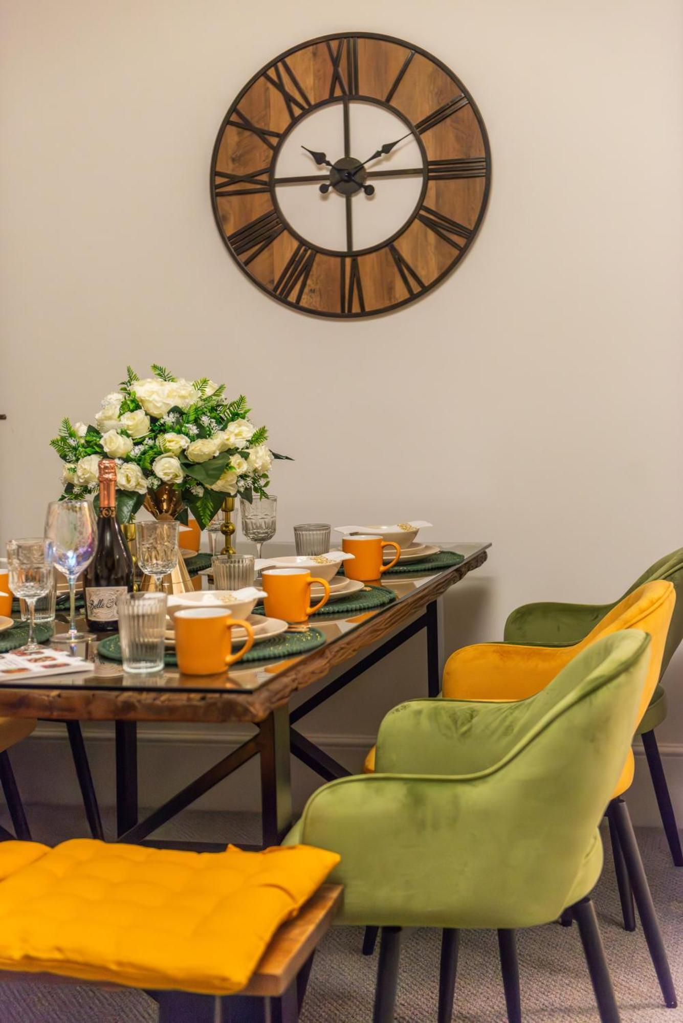 Stylish Spacious Retreat Luxury 2 Bed Haven 2hs *