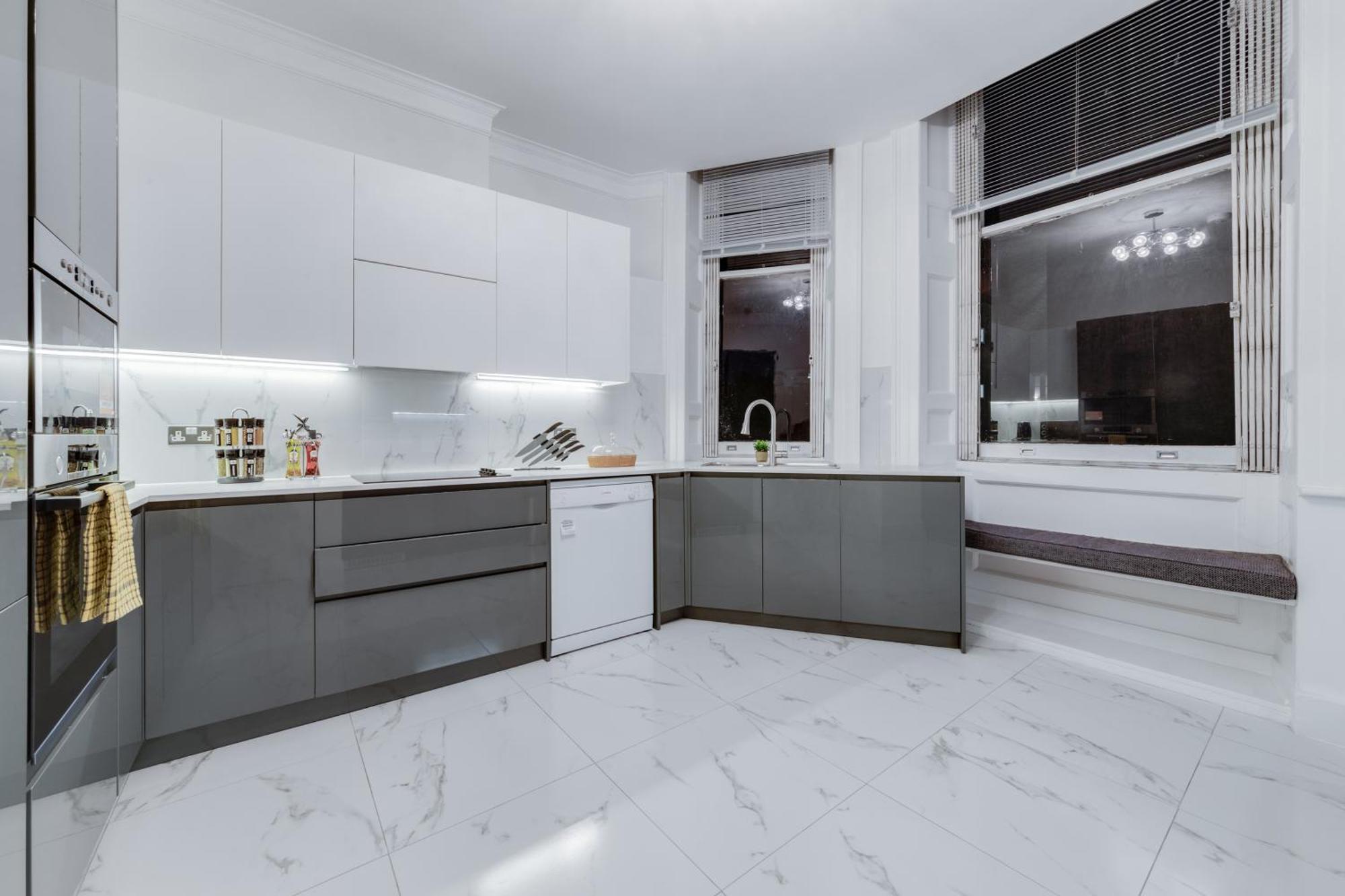 Apartment Luxury 3 Bedroom Duplex With Pool Table - 4hs *