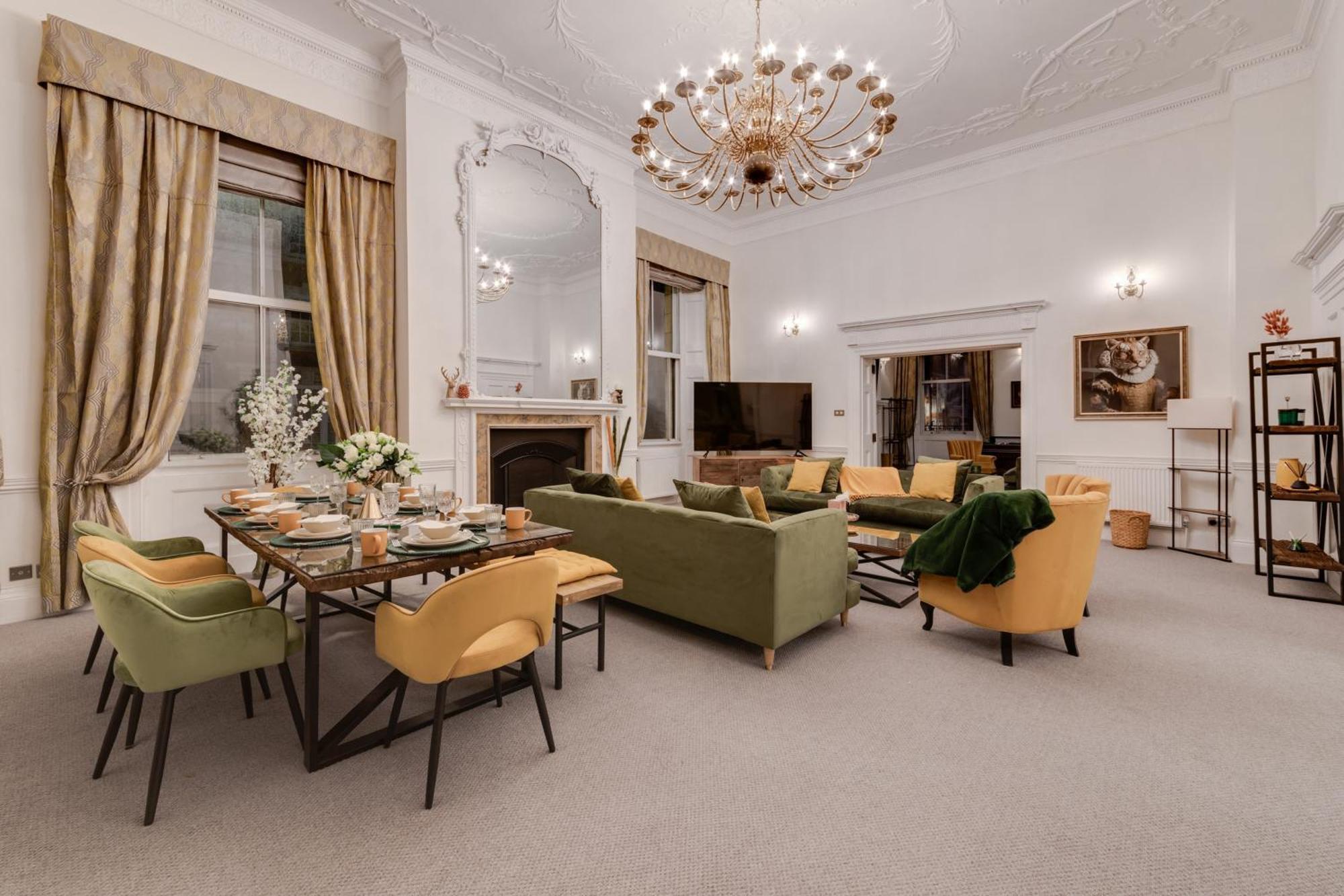 Luxury 3 Bedroom Duplex With Pool Table - 4hs