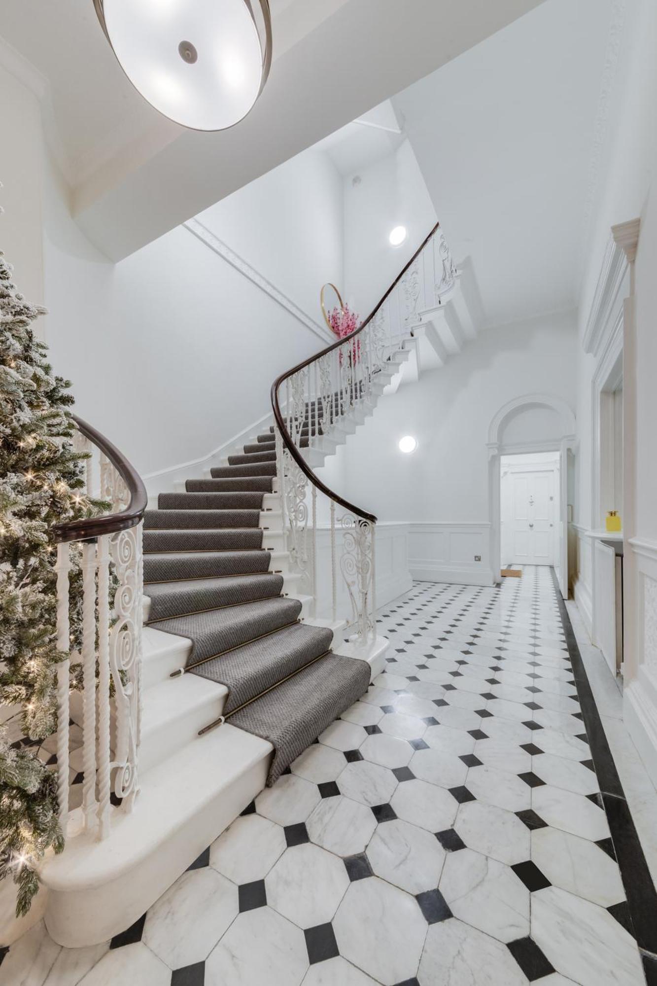 Apartment Luxury 3 Bedroom Duplex With Pool Table - 4hs