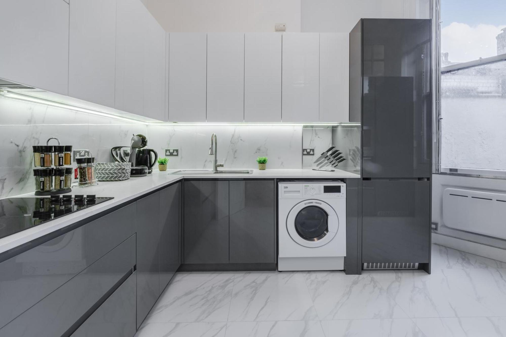 Stylish 3 Bedroom Luxury In Harley Street - 3hs Appartement Londen