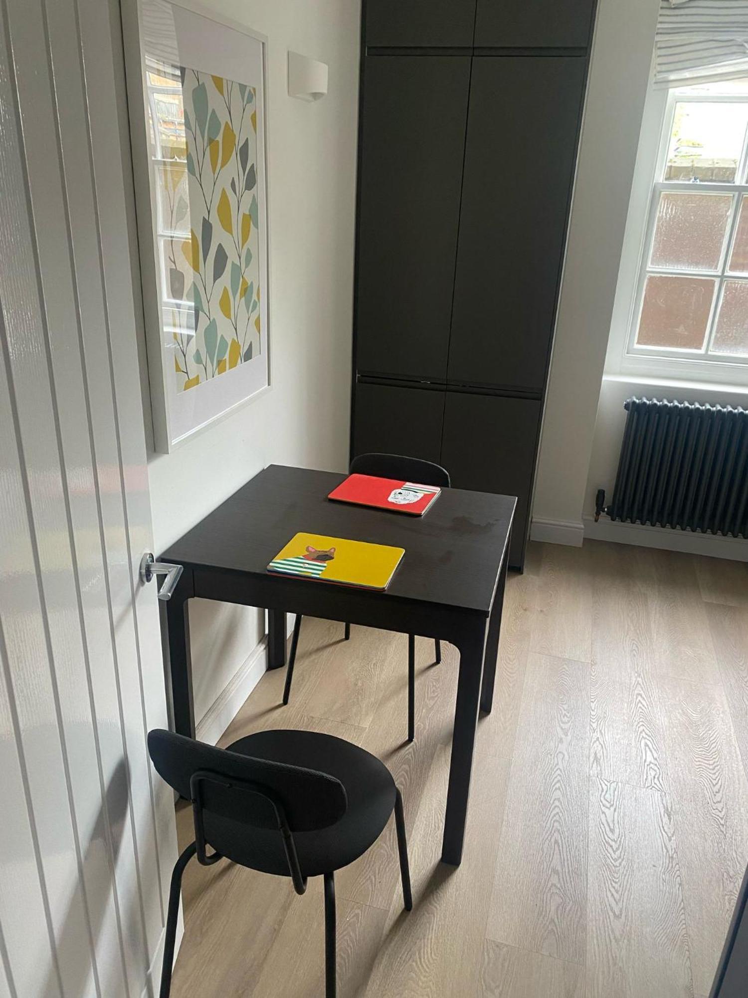 Two Bedroom Two Bathrooms Superior Londen