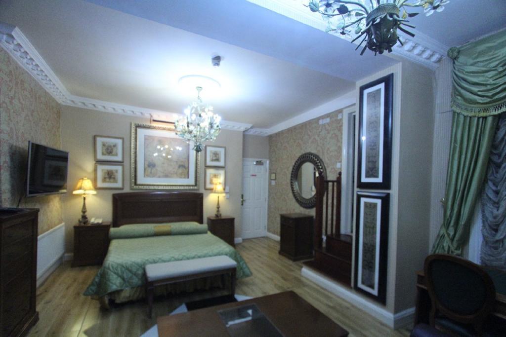 Hotel Opulence