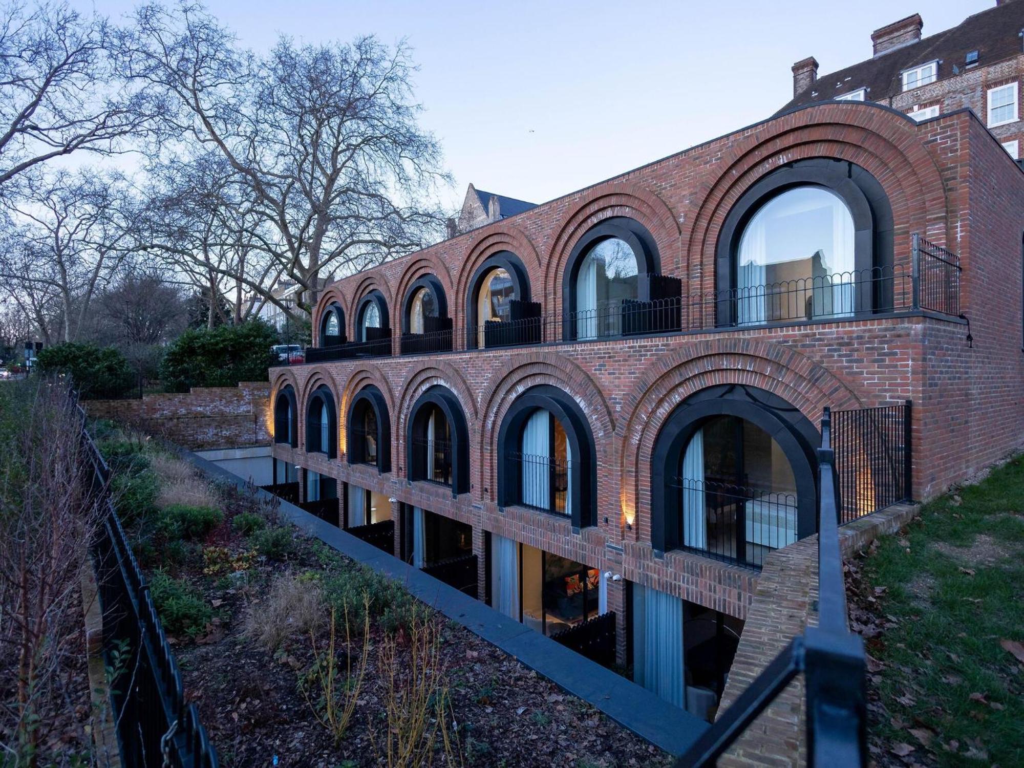 Apartment The Arches Luxurious Three Bedroom Close To Hampstead Heath With Garden Balcony And Courtyard