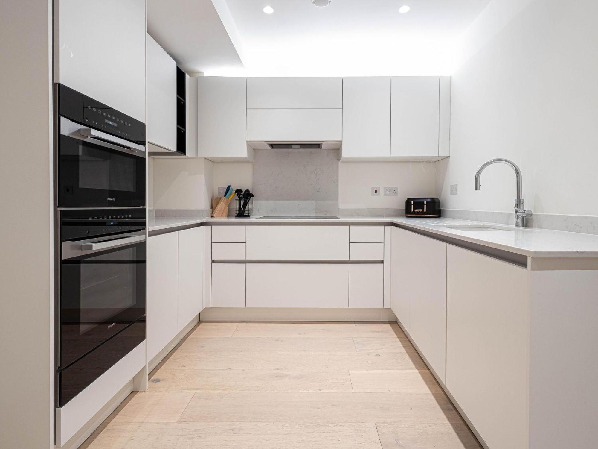 Apartment The Arches Luxurious Three Bedroom Close To Hampstead Heath With Garden Balcony And Courtyard London