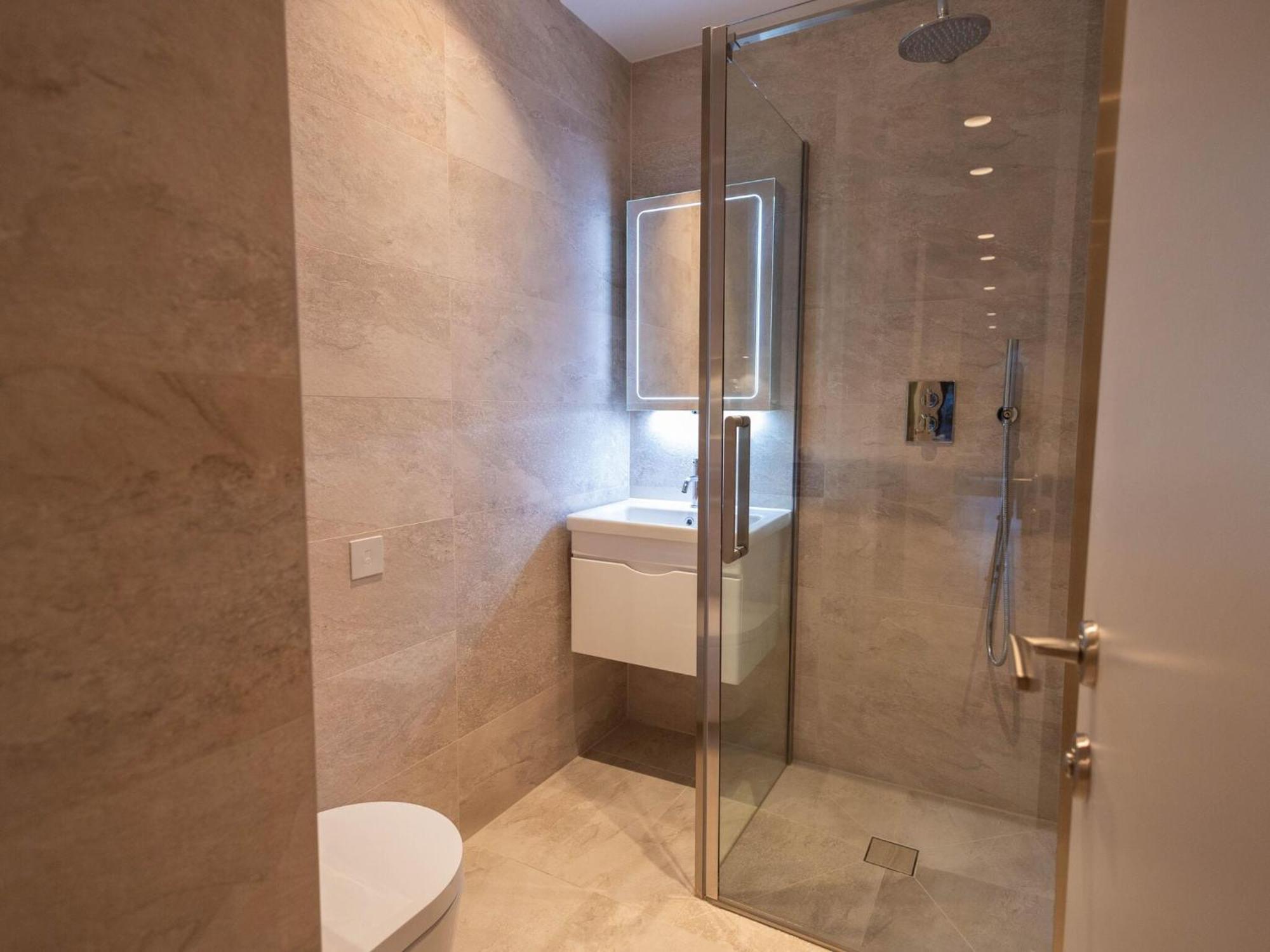 Apartment The Arches Luxurious Three Bedroom Close To Hampstead Heath With Garden Balcony And Courtyard