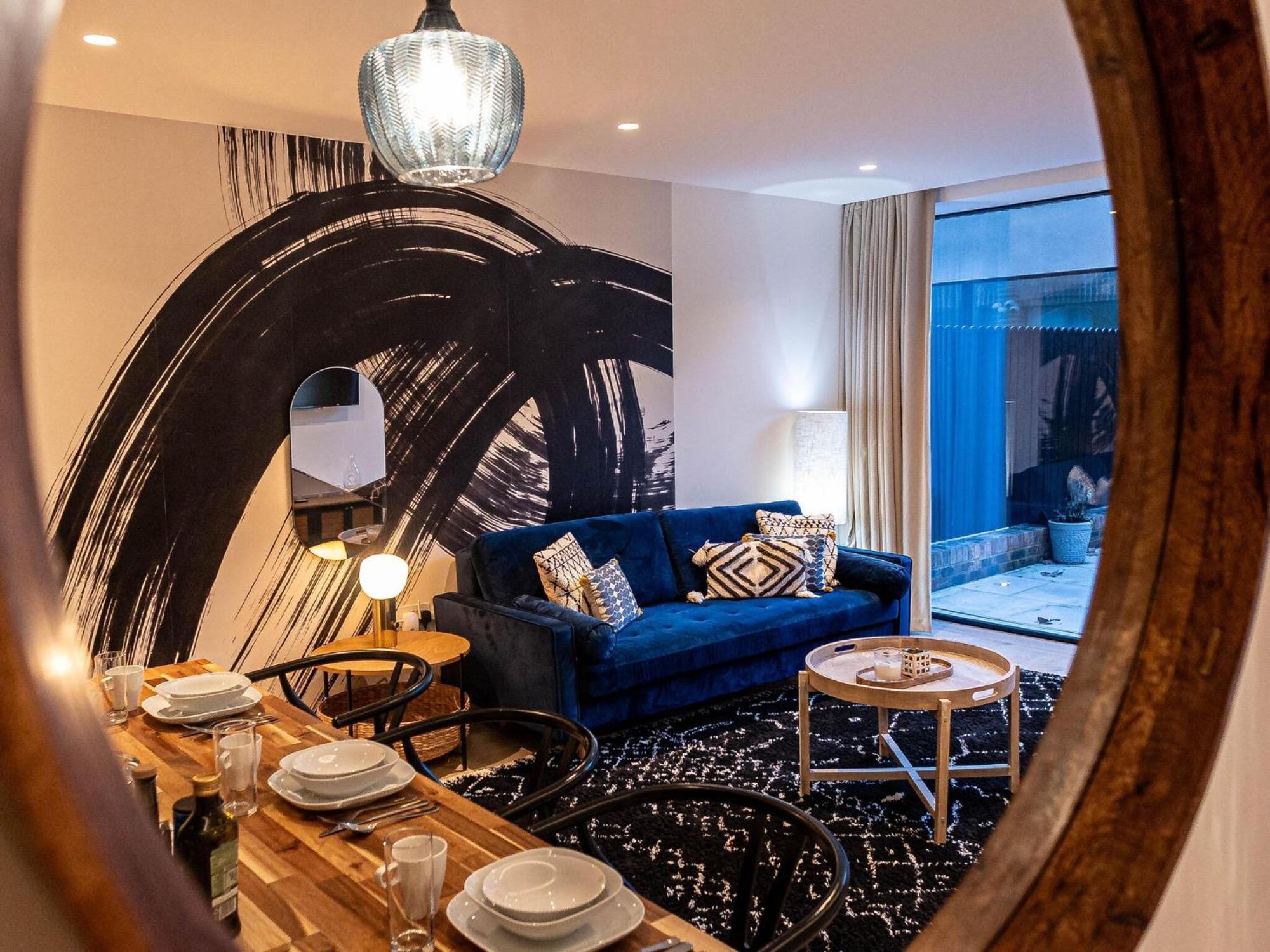 Apartment The Arches Luxurious Three Bedroom Close To Hampstead Heath With Garden Balcony And Courtyard London
