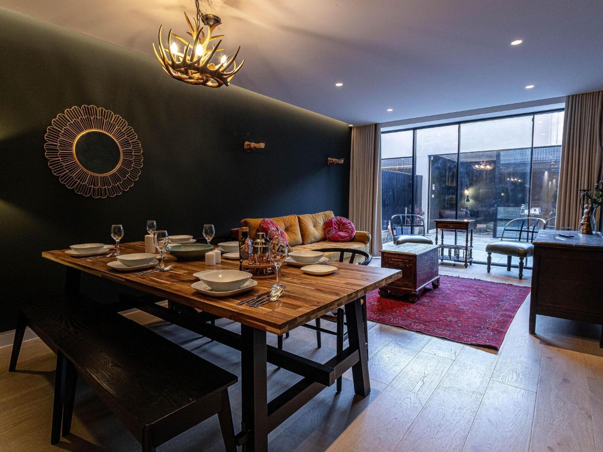 The Arches Luxurious Three Bedroom Close To Hampstead Heath With Garden Balcony And Courtyard