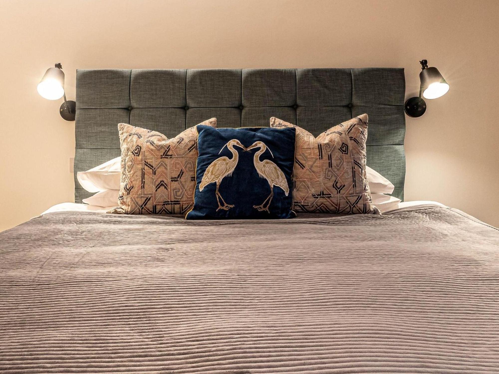 Apartment The Arches Luxurious Three Bedroom Close To Hampstead Heath With Garden Balcony And Courtyard