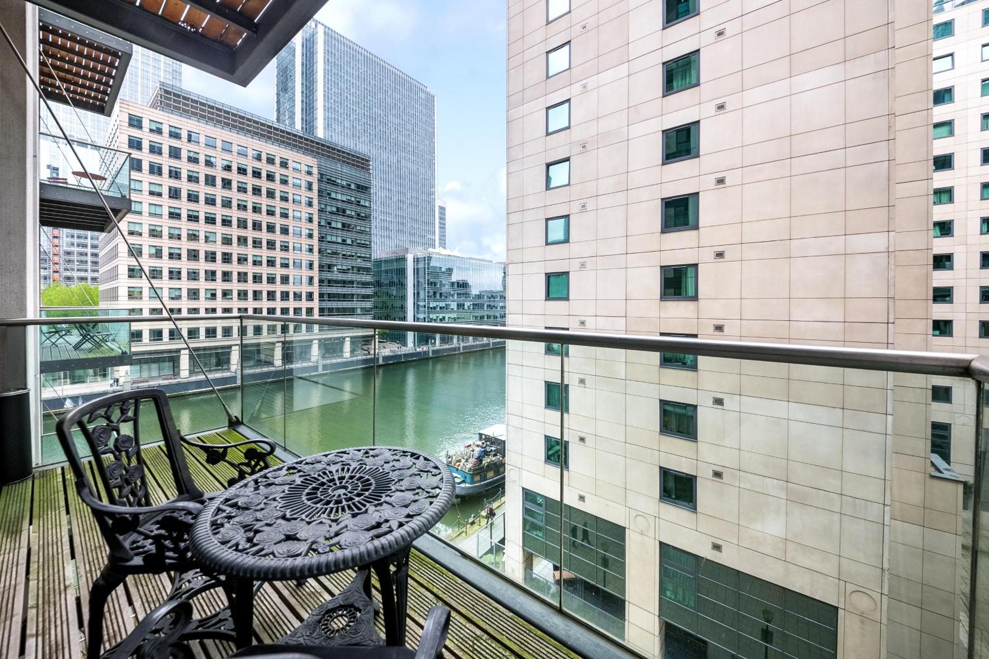Londwell, Canary Wharf River Thames Balcony London