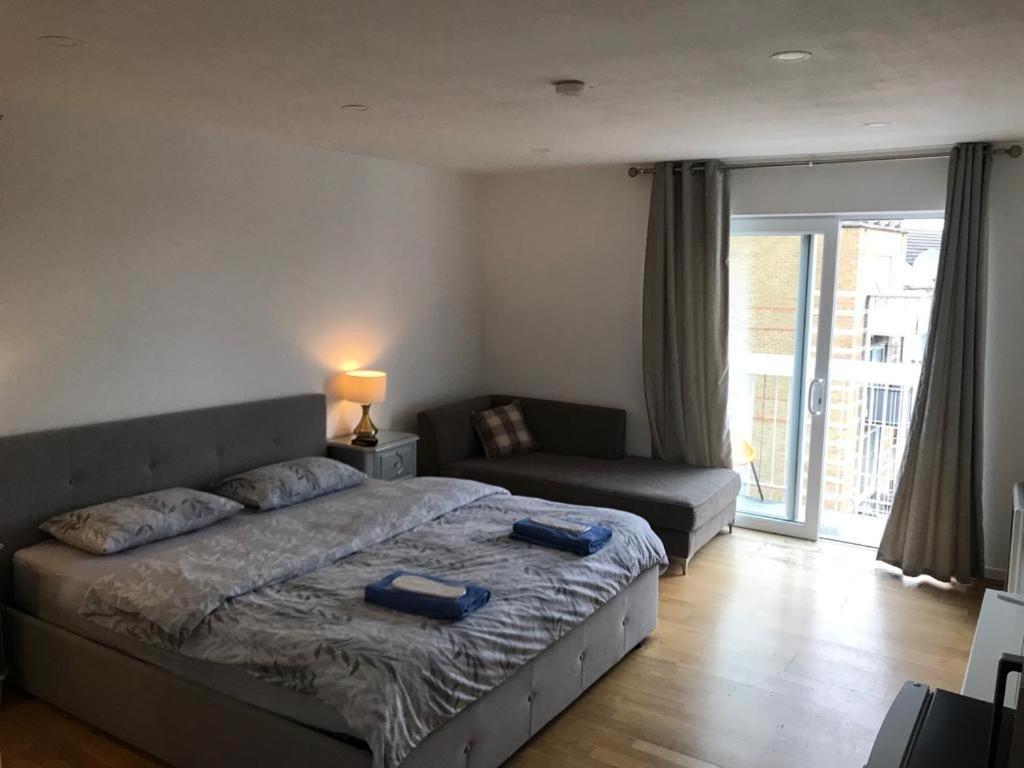 En-suite With A Superking Size Bed And Balcony Londres