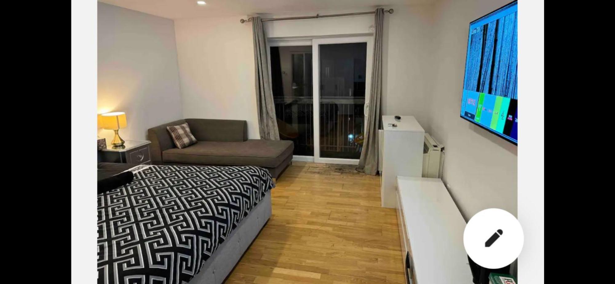 Hospedagem domiciliar En-suite With A Superking Size Bed And Balcony Londres